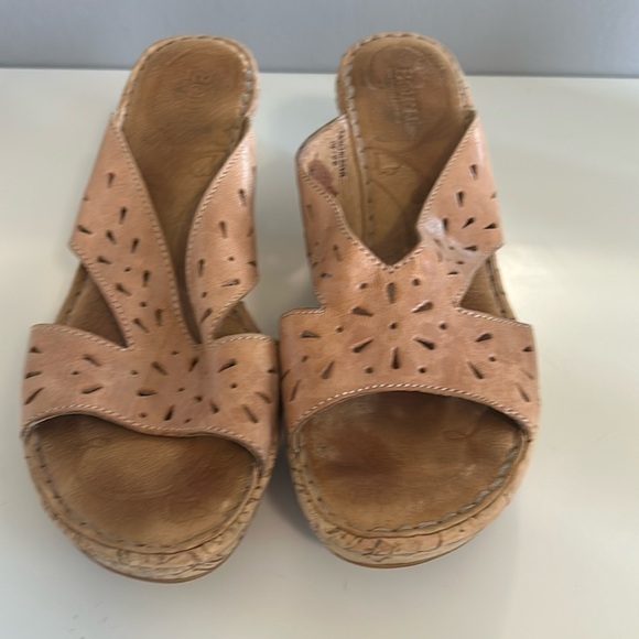 Born Velho wedge champagne sandals size 8.5 - Picture 1 of 5